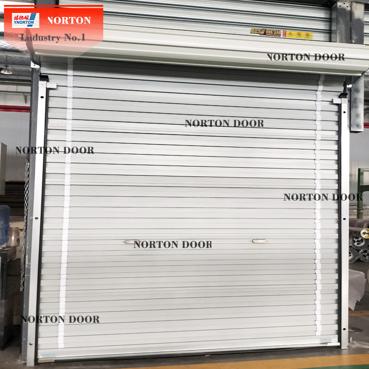 Norton Roll Up Doors lze přizpůsobit v různých barvách a stylech.